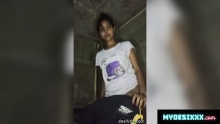 Desi virgin girl finger fucks in video call