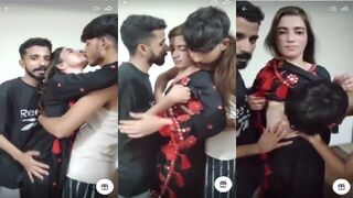 2 bhai mil apni jawan bahan k sath maja kar rahe hai