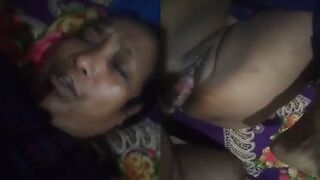 Jawan lund se apni pyasi chut chudwati mature aunty