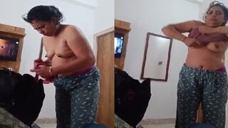 Chudai k baad kapde pahanti sexy bhabhi