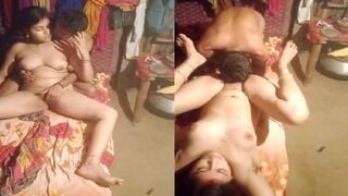 Beautiful village wife ki chut ko chaatke choda pati nai