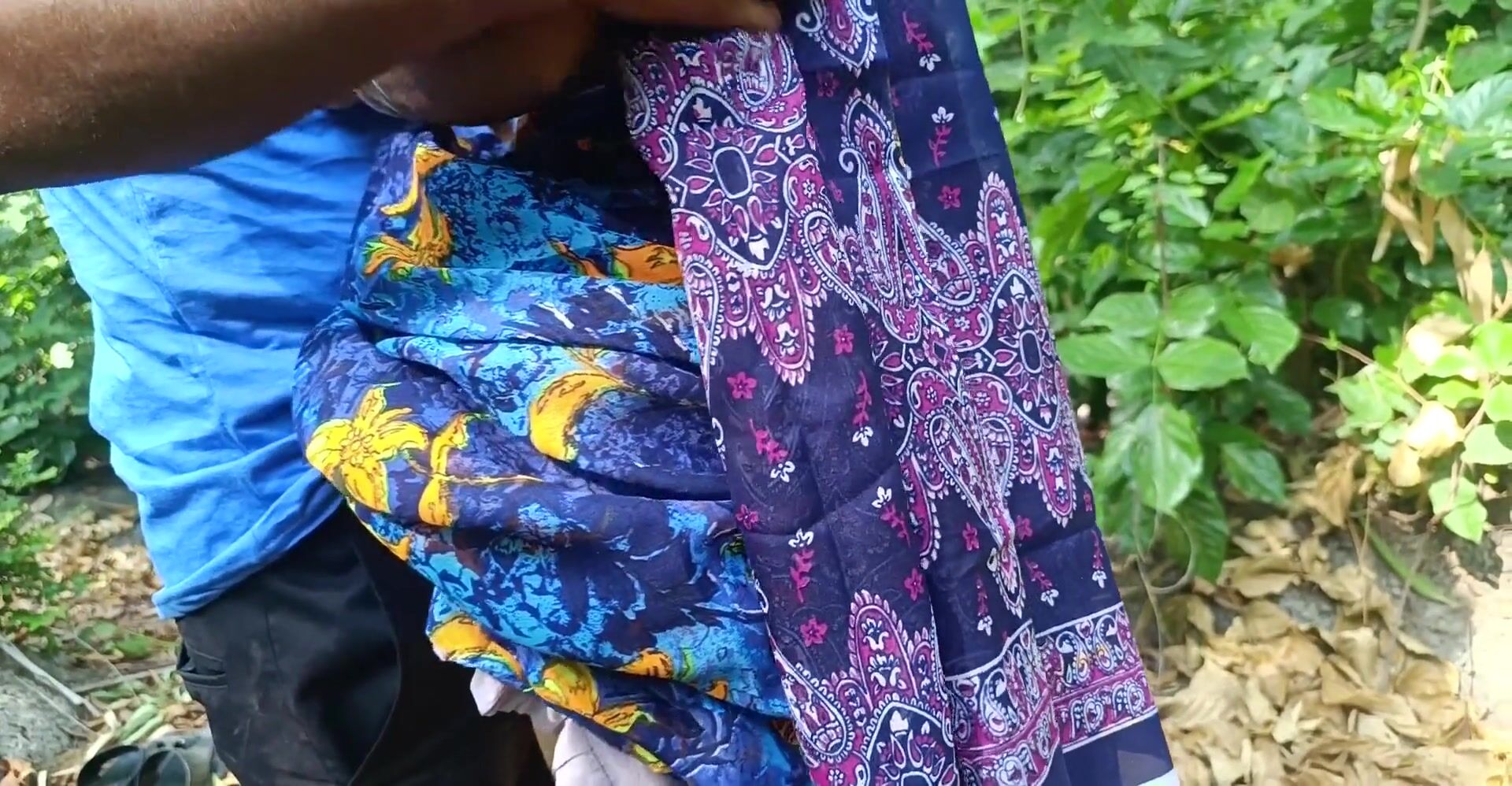 Jungel mai leta chodi randi ki chut