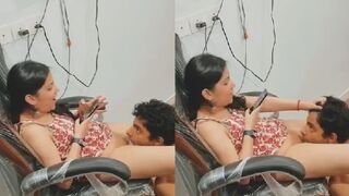 Slave bf chaat raha hai sexy gf ki chut