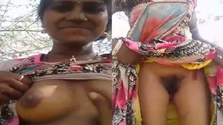 Jungel mai bhabhi nai dikhai apni chut or boobs