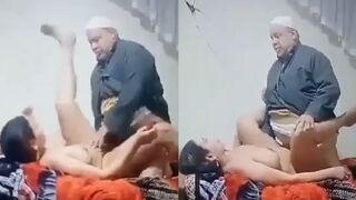 Jawan ladki ki chudai karta muslim molaana