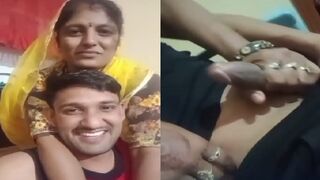 Sexy bhabhi hila rahi hai devar ka lund