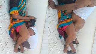 Terrace mai apni chut chatwake chudi aunty